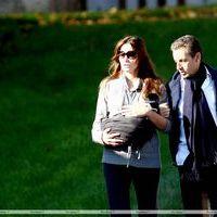 Nicolas Sarkozy and wife Carla Bruni taking a stroll with Giulia | Picture 113948